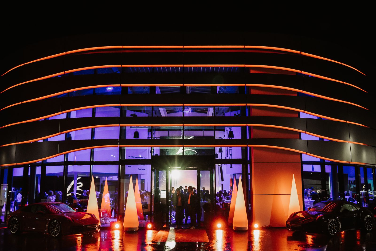 Eröffnungsevent Porsche Zentrum Kaiserslautern bei Nacht